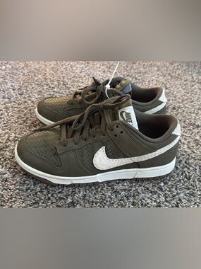 Nike Olive/Dark Green Low-Top Sneakers with White Swoosh